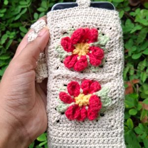 Macramé Red Blossom Phone Sling