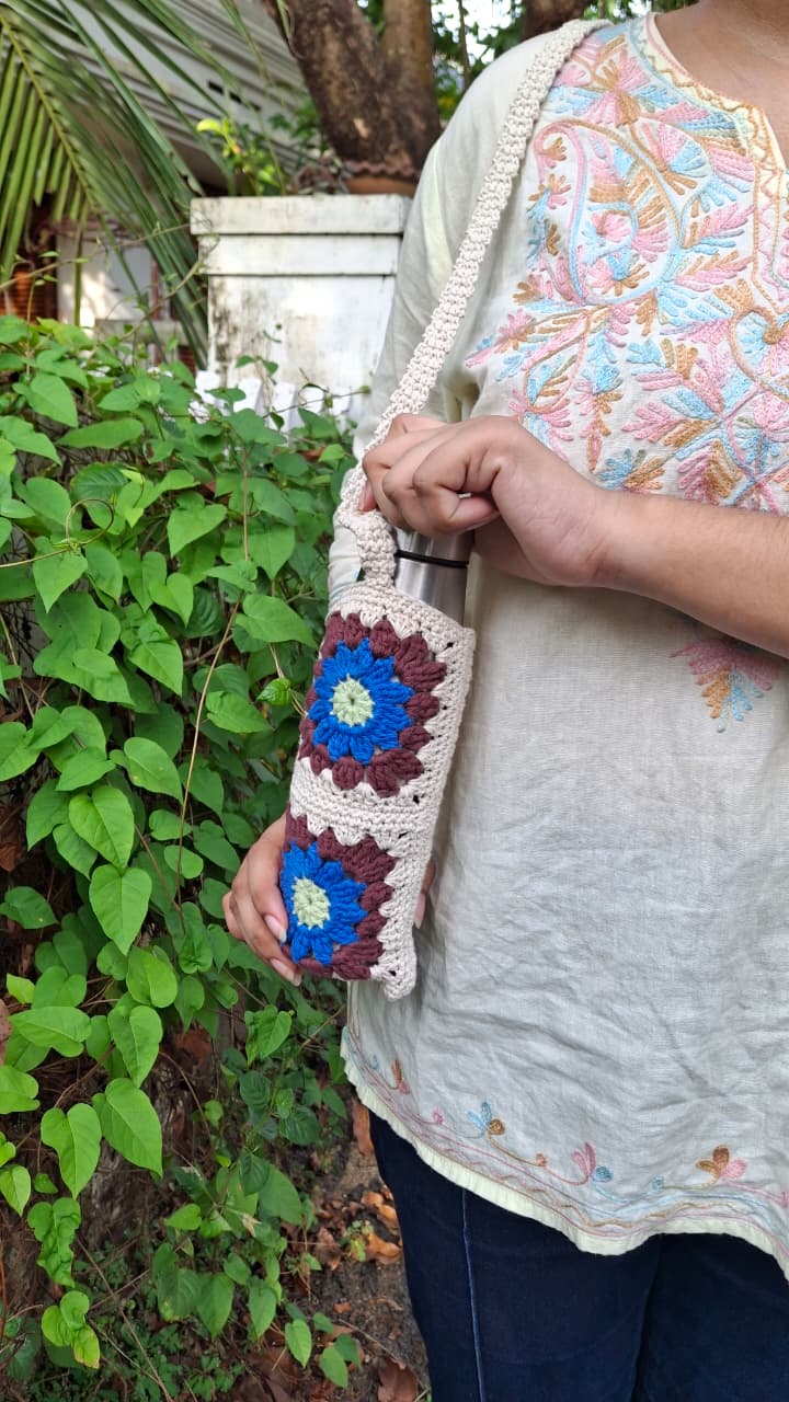 Macramé Blue Bloom Bottle Sling - Image 2
